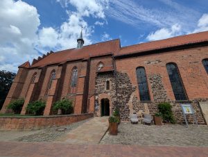 Zebra-Pferd, Heidekartoffeln und ein Kloster wie aus dem Bilderbuch – auf der Via Scandinavica wird es einfach nicht langweilig